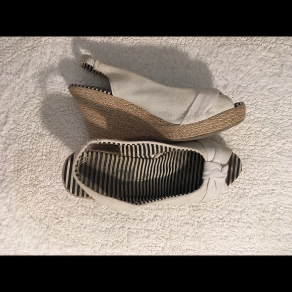 white wedges - Picture 1 of 2